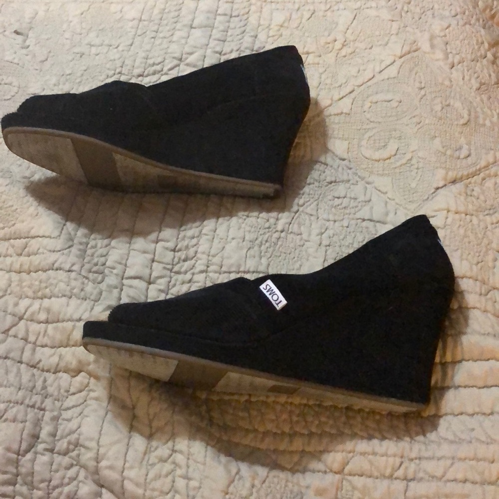 Tom’s Wedge heels